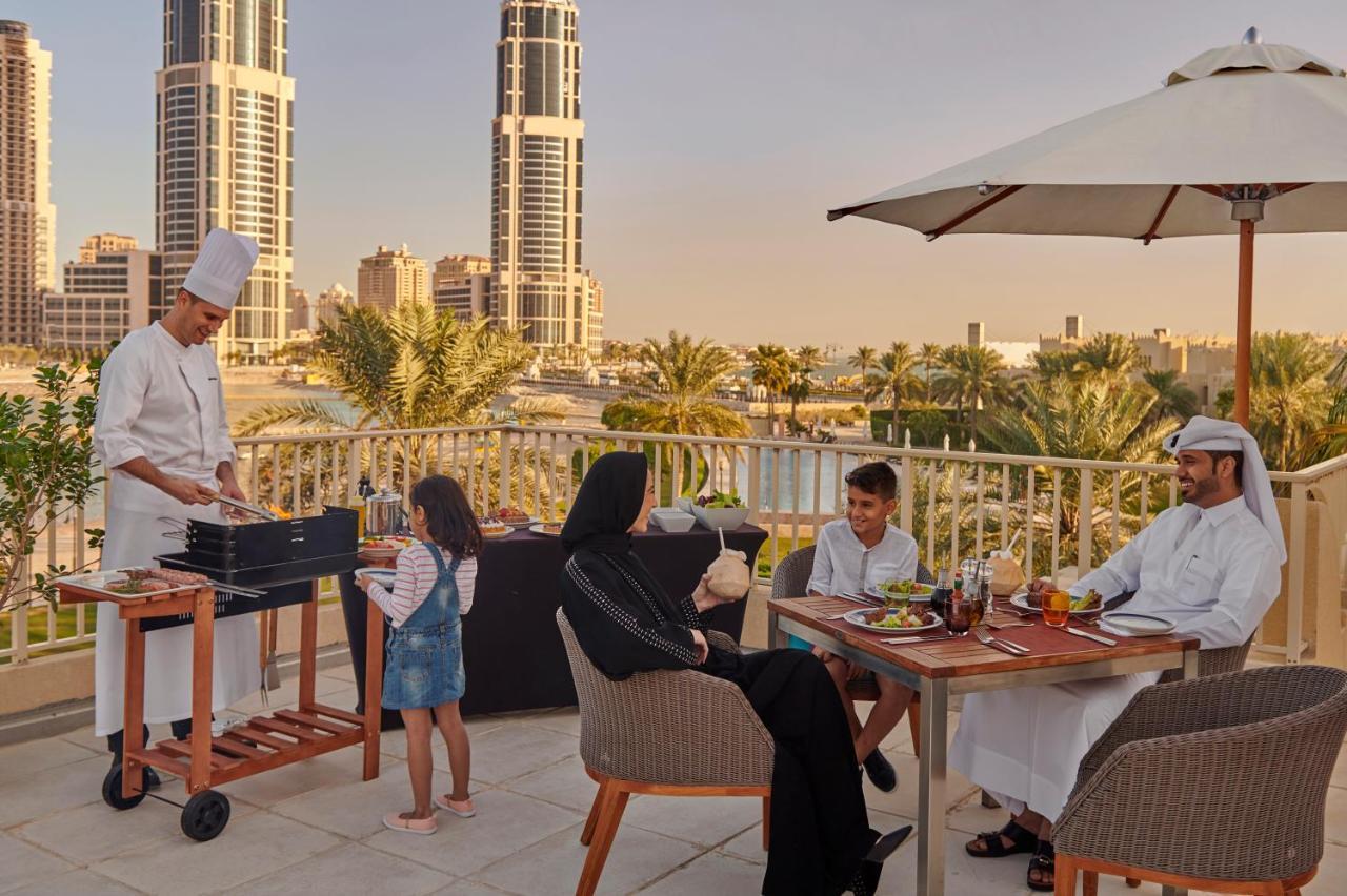 Grand Hyatt Doha Hotel & Villas Exterior foto Family dining at the hotel